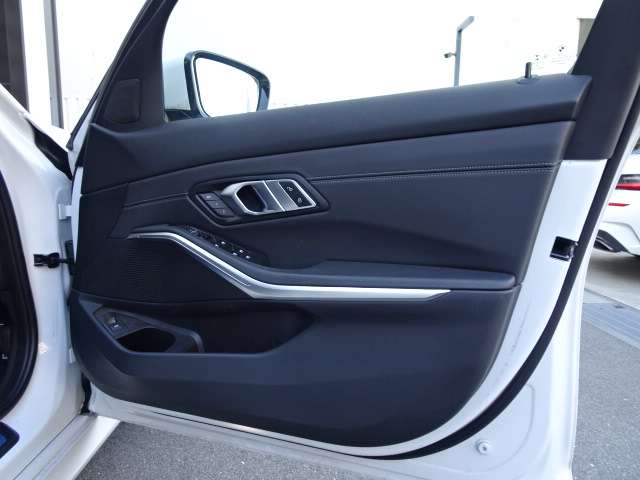 ＢＭＷ ３シリーズ ３２０Ｄ Ｘドライブ Ｍスポーツ ディーゼルターボ ４ＷＤ R4年 (近畿) 99