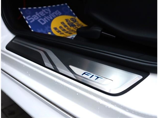 ホンダ フィット　ハイブリッド １．５ Ｅ：ＨＥＶ ホーム R3年 (関東) 99