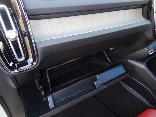 ボルボ ＸＣ４０ Ｔ４ ＡＷＤ インスクリプション ４ＷＤ H30年 (東北) 99