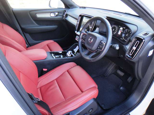 ボルボ ＸＣ４０ Ｔ４ ＡＷＤ インスクリプション ４ＷＤ H30年 (東北) 99