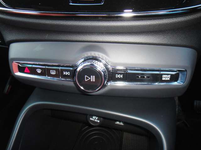 ボルボ ＸＣ４０ Ｔ４ ＡＷＤ インスクリプション ４ＷＤ H30年 (東北) 99