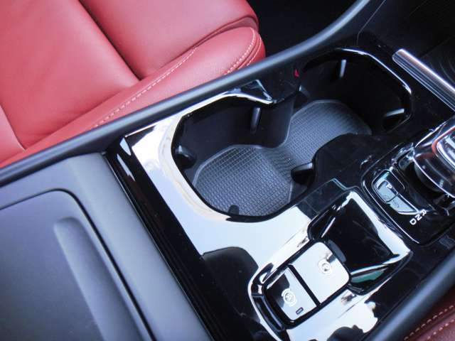 ボルボ ＸＣ４０ Ｔ４ ＡＷＤ インスクリプション ４ＷＤ H30年 (東北) 99