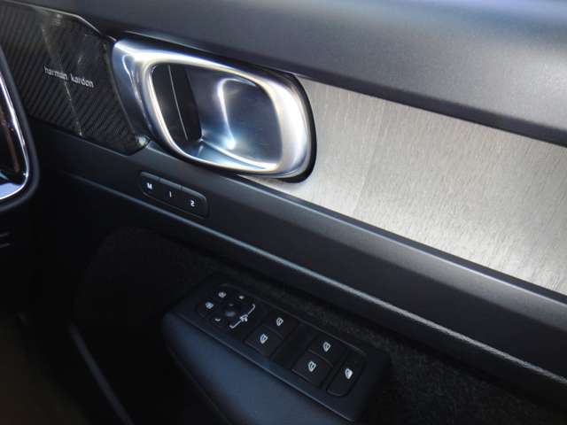 ボルボ ＸＣ４０ Ｔ４ ＡＷＤ インスクリプション ４ＷＤ H30年 (東北) 99