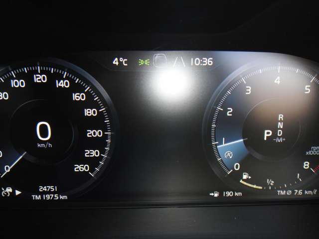 ボルボ ＸＣ４０ Ｔ４ ＡＷＤ インスクリプション ４ＷＤ H30年 (東北) 99