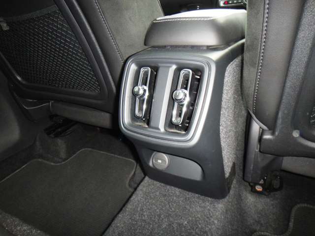 ボルボ ＸＣ４０ Ｔ５ ＡＷＤ Ｒデザイン ４ＷＤ H30年 (東北) 99