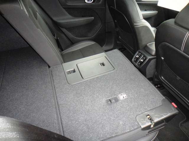 ボルボ ＸＣ４０ Ｔ５ ＡＷＤ Ｒデザイン ４ＷＤ H30年 (東北) 99