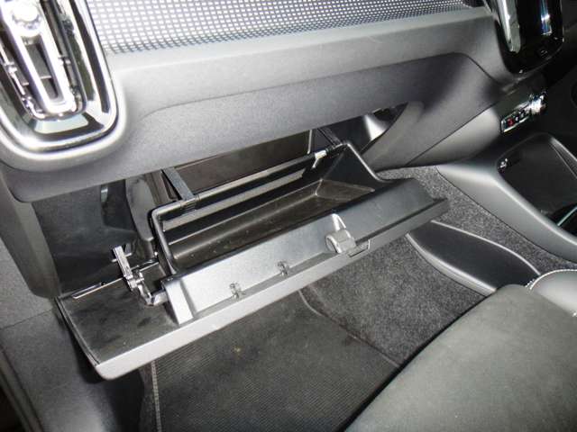 ボルボ ＸＣ４０ Ｔ５ ＡＷＤ Ｒデザイン ４ＷＤ H30年 (東北) 99