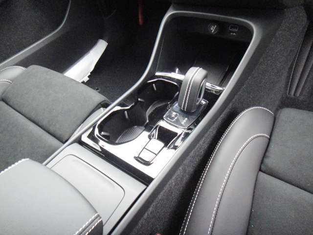 ボルボ ＸＣ４０ Ｔ５ ＡＷＤ Ｒデザイン ４ＷＤ H30年 (東北) 99