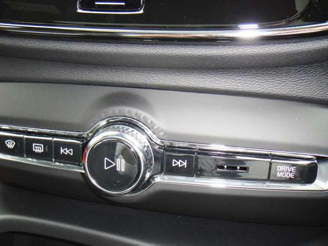 ボルボ ＸＣ４０ Ｔ５ ＡＷＤ Ｒデザイン ４ＷＤ H30年 (東北) 99