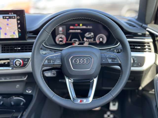 アウディ Ａ４ ３５　ＴＦＳＩ　Ｓライン R5年 (近畿) 99