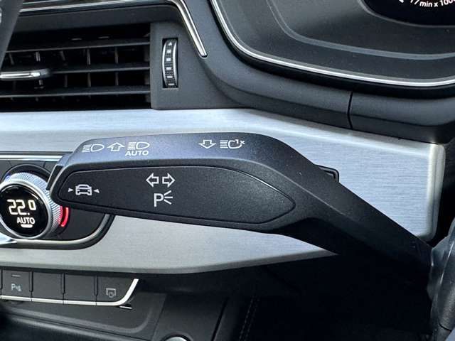 アウディ Ａ４ ３５　ＴＦＳＩ　Ｓライン R5年 (近畿) 99