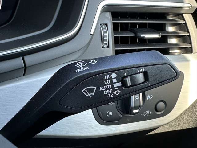 アウディ Ａ４ ３５　ＴＦＳＩ　Ｓライン R5年 (近畿) 99