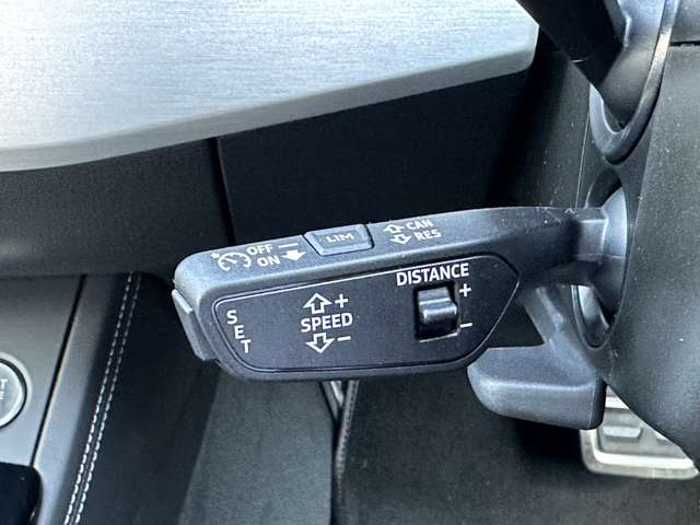 アウディ Ａ４ ３５　ＴＦＳＩ　Ｓライン R5年 (近畿) 99