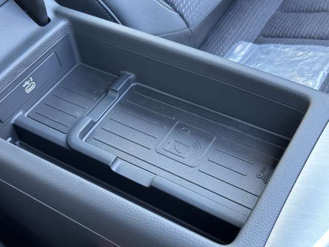 アウディ Ａ４ ３５　ＴＦＳＩ　Ｓライン R5年 (近畿) 99