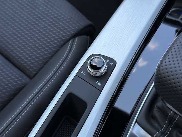 アウディ Ａ４ ３５　ＴＦＳＩ　Ｓライン R5年 (近畿) 99