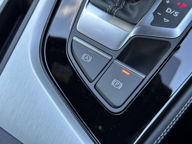 アウディ Ａ４ ３５　ＴＦＳＩ　Ｓライン R5年 (近畿) 99