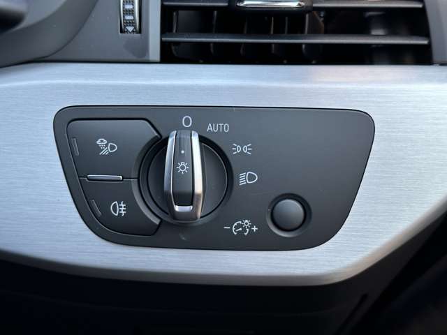 アウディ Ａ４ ３５　ＴＦＳＩ　Ｓライン R5年 (近畿) 99