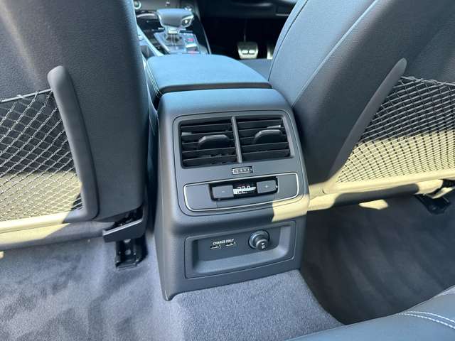 アウディ Ａ４ ３５　ＴＦＳＩ　Ｓライン R5年 (近畿) 99