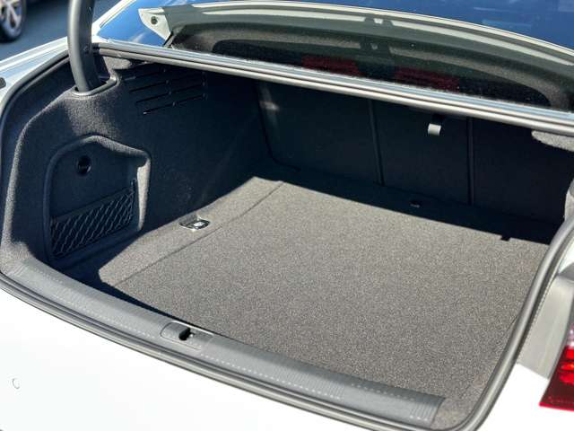 アウディ Ａ４ ３５　ＴＦＳＩ　Ｓライン R5年 (近畿) 99