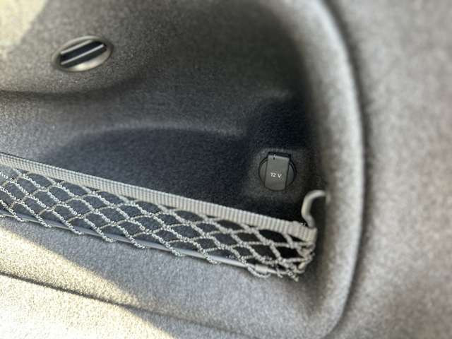 アウディ Ａ４ ３５　ＴＦＳＩ　Ｓライン R5年 (近畿) 99