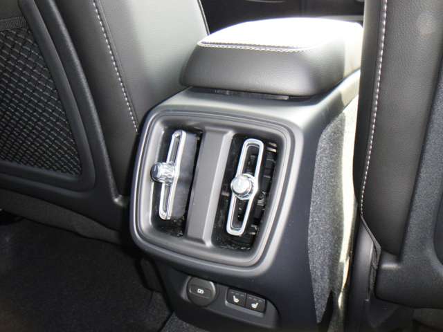 ボルボ ＸＣ４０ アルティメット Ｂ４ ＡＷＤ ４ＷＤ R5年 (東北) 99