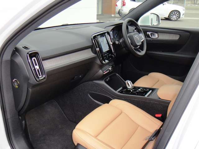 ボルボ ＸＣ４０ Ｔ４ ＡＷＤ インスクリプション ４ＷＤ R1年 (東北) 99