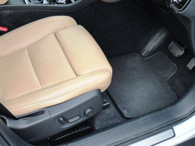 ボルボ ＸＣ４０ Ｔ４ ＡＷＤ インスクリプション ４ＷＤ R1年 (東北) 99