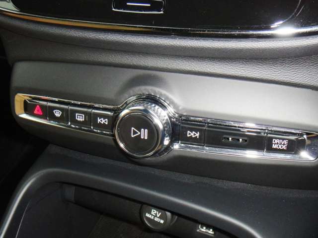 ボルボ ＸＣ４０ Ｔ４ ＡＷＤ インスクリプション ４ＷＤ R1年 (東北) 99