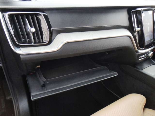 ボルボ Ｖ６０ Ｔ５　インスクリプション R1年 (東北) 99