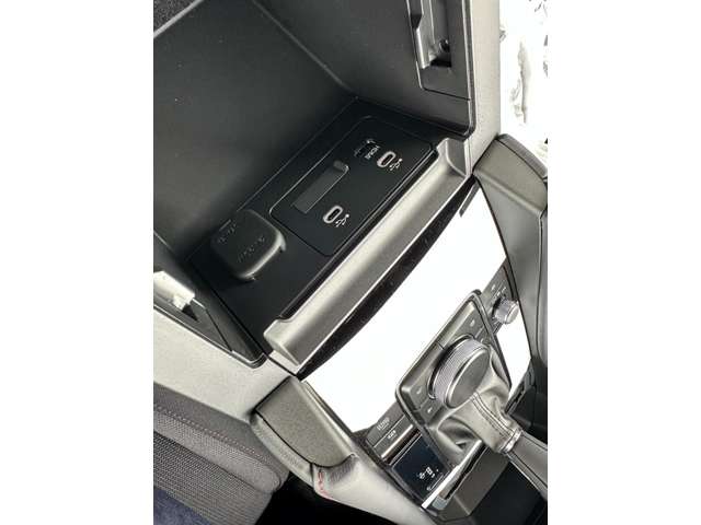 マツダ ＭＡＺＤＡ３　ファストバック １．８ ＸＤ ブラックトーンエディション ディーゼルターボ R5年 (近畿) 99