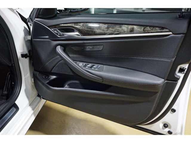 ＢＭＷ ５シリーズ ５２３Ｄ Ｘドライブ Ｍスポーツ ディーゼルターボ ４ＷＤ R4年 (北海道) 99