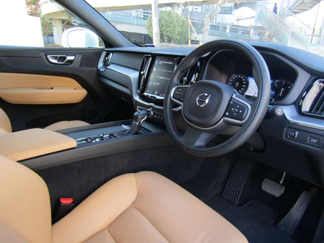 ボルボ ＸＣ６０ Ｄ４ ＡＷＤ モメンタム ディーゼルターボ ４ＷＤ R1年 (関東) 99