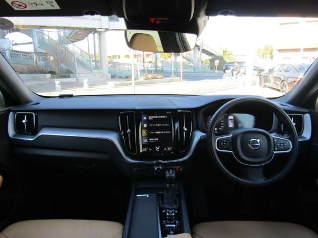 ボルボ ＸＣ６０ Ｄ４ ＡＷＤ モメンタム ディーゼルターボ ４ＷＤ R1年 (関東) 99