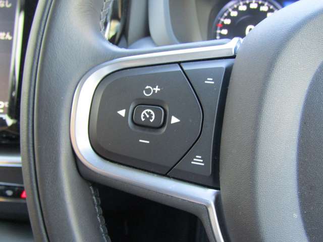 ボルボ ＸＣ６０ Ｄ４ ＡＷＤ モメンタム ディーゼルターボ ４ＷＤ R1年 (関東) 99