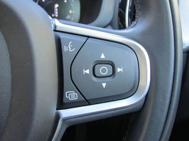 ボルボ ＸＣ６０ Ｄ４ ＡＷＤ モメンタム ディーゼルターボ ４ＷＤ R1年 (関東) 99