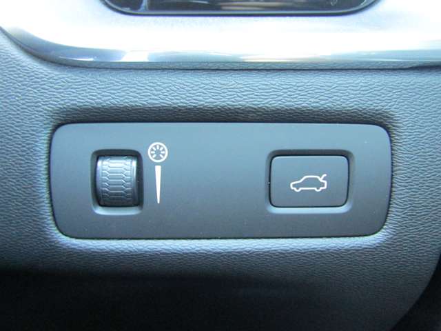 ボルボ ＸＣ６０ Ｄ４ ＡＷＤ モメンタム ディーゼルターボ ４ＷＤ R1年 (関東) 99