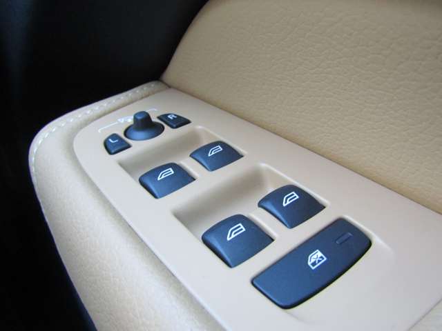 ボルボ ＸＣ６０ Ｄ４ ＡＷＤ モメンタム ディーゼルターボ ４ＷＤ R1年 (関東) 99