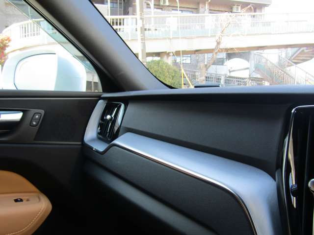 ボルボ ＸＣ６０ Ｄ４ ＡＷＤ モメンタム ディーゼルターボ ４ＷＤ R1年 (関東) 99