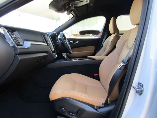 ボルボ ＸＣ６０ Ｄ４ ＡＷＤ モメンタム ディーゼルターボ ４ＷＤ R1年 (関東) 99