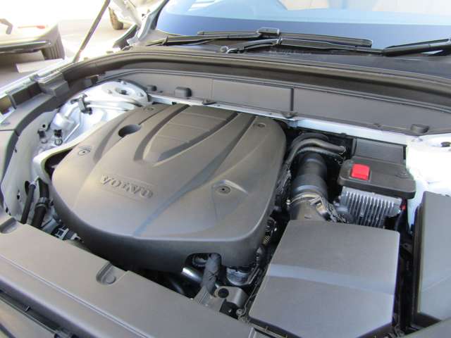 ボルボ ＸＣ６０ Ｄ４ ＡＷＤ モメンタム ディーゼルターボ ４ＷＤ R1年 (関東) 99