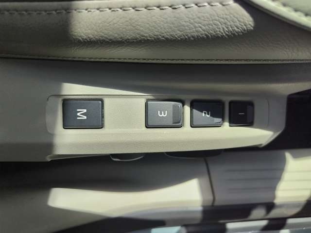 ボルボ Ｖ４０ Ｔ３　インスクリプション H30年 (東北) 99