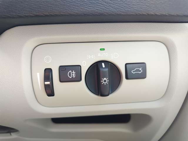 ボルボ Ｖ４０ Ｔ３　インスクリプション H30年 (東北) 99