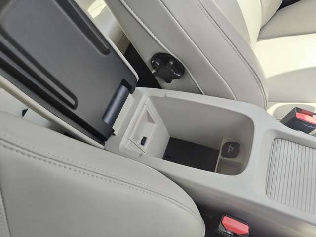 ボルボ Ｖ４０ Ｔ３　インスクリプション H30年 (東北) 99