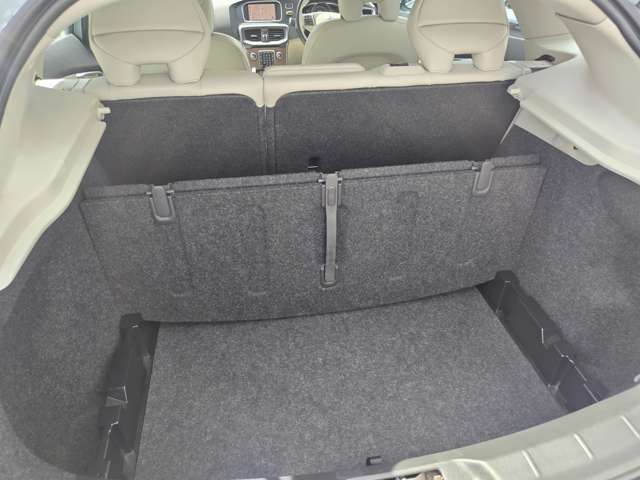 ボルボ Ｖ４０ Ｔ３　インスクリプション H30年 (東北) 99