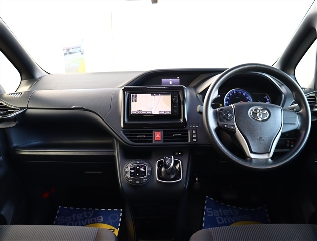 トヨタ ヴォクシー １．８ ハイブリッド Ｘ H26年 (関東) 99