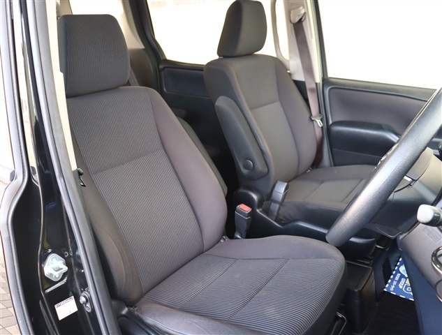 トヨタ ヴォクシー １．８ ハイブリッド Ｘ H26年 (関東) 99