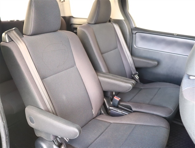 トヨタ ヴォクシー １．８ ハイブリッド Ｘ H26年 (関東) 99