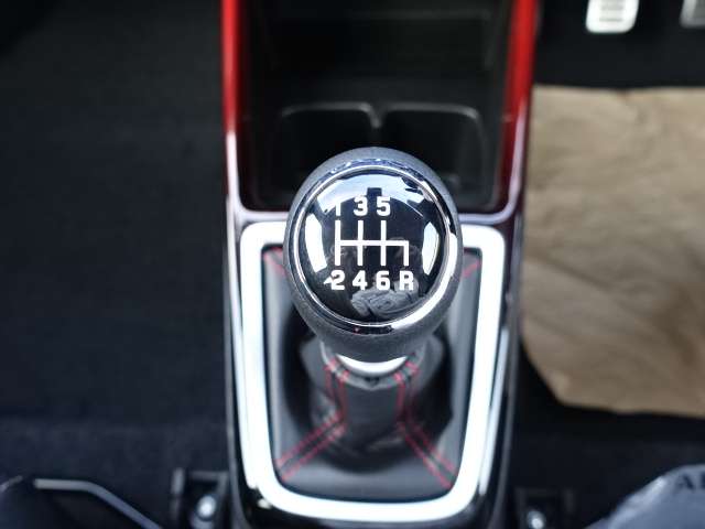 スズキ スイフト スポーツ １．４ R5年 (東海) 99