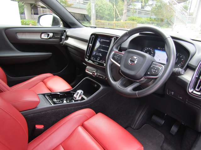 ボルボ ＸＣ４０ Ｔ４ ＡＷＤ インスクリプション ４ＷＤ H30年 (関東) 99