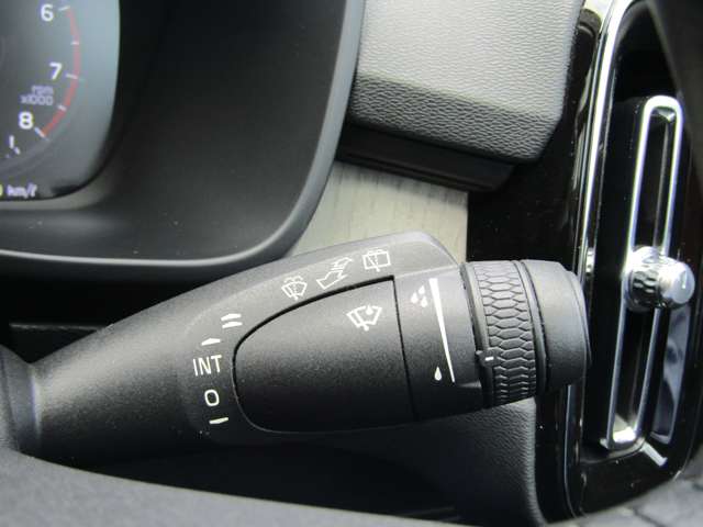 ボルボ ＸＣ４０ Ｔ４ ＡＷＤ インスクリプション ４ＷＤ H30年 (関東) 99